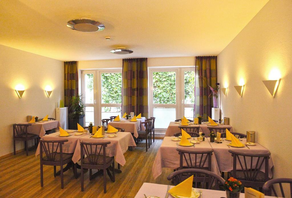 Hotel Am Ostpark Neubiberg Exterior photo