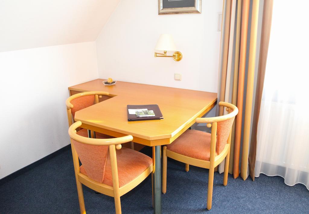 Hotel Am Ostpark Neubiberg Room photo